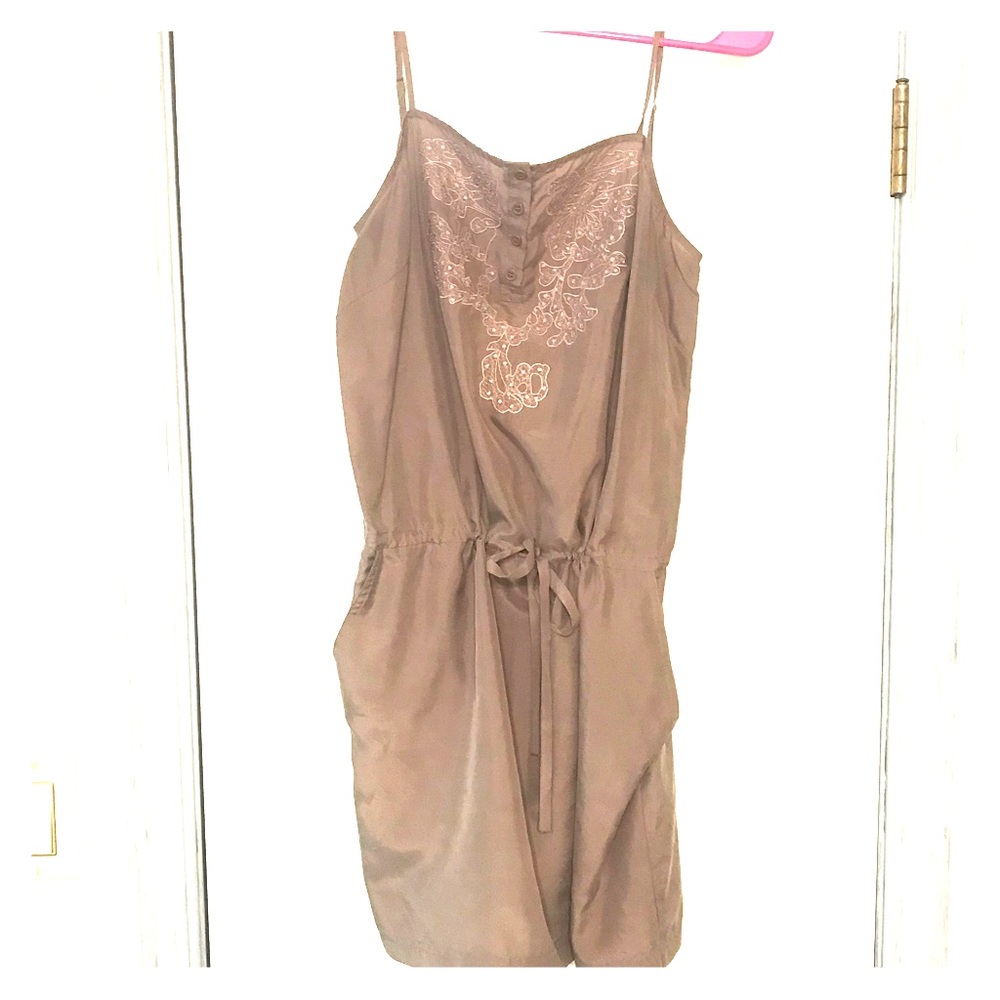 Taupe dress with pockets